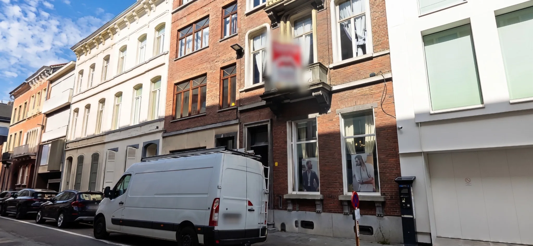 Straatbeeld van een herenwoning vooraanzicht